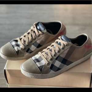 Burberry Shoes/Sneakers